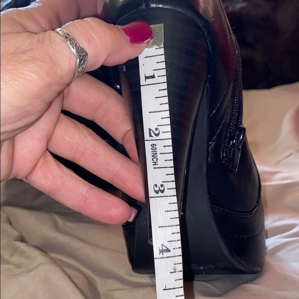 Boots - Picture 4 of 4